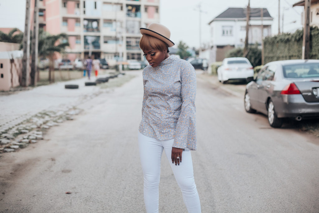 styling paisley print tie back top with white jeans